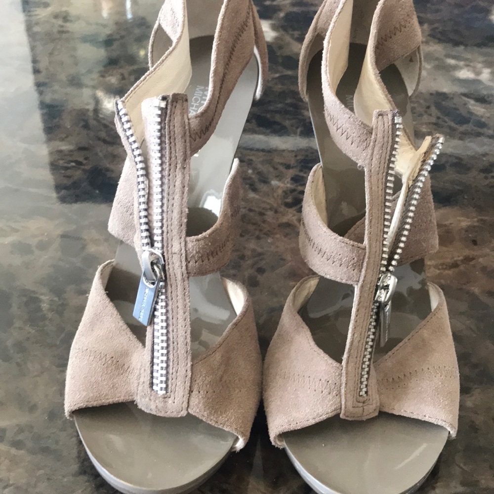 Michael Kors pumps- like new